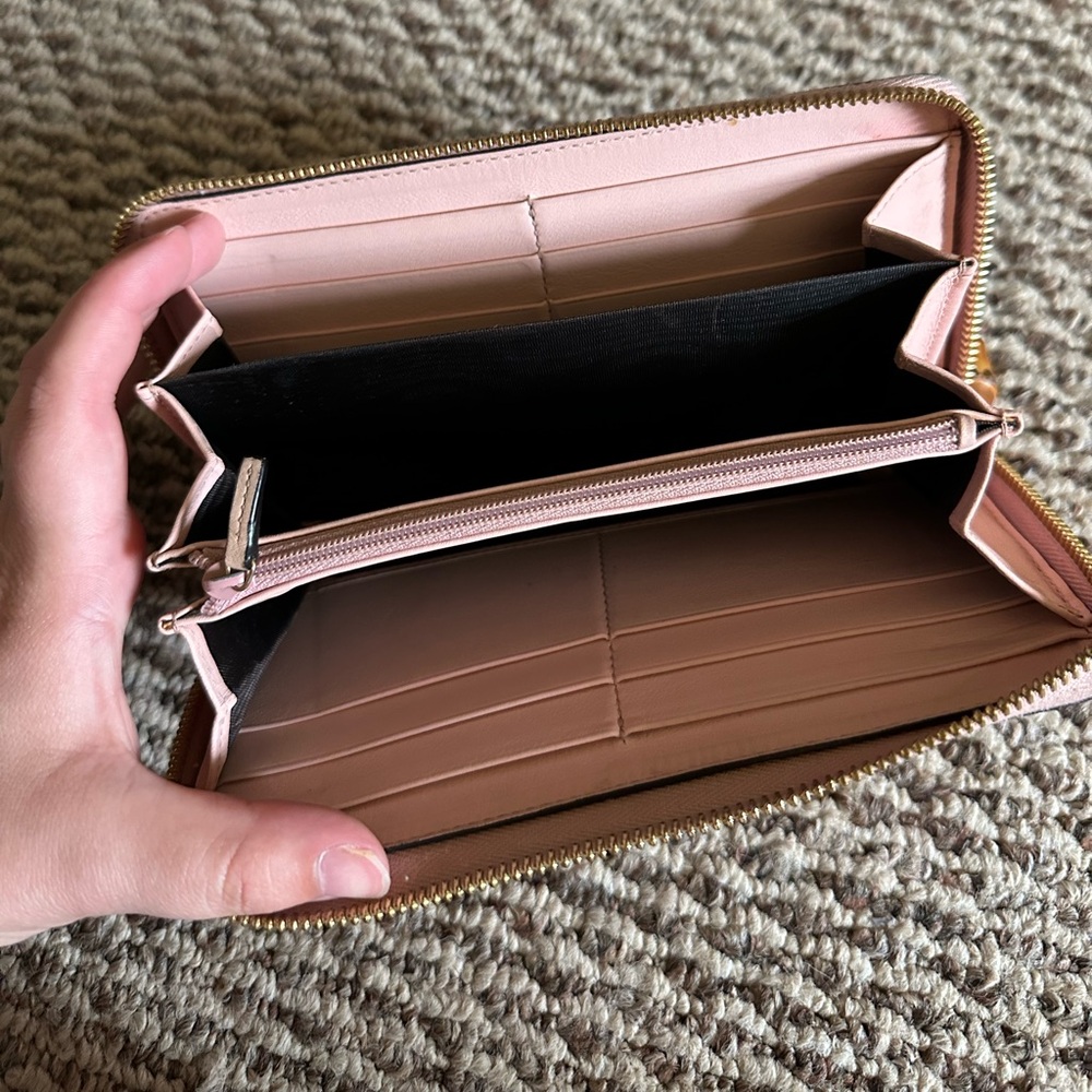 Gucci Women's Zip-Around Leather Wallet in Light Pink - Picture 8 of 11